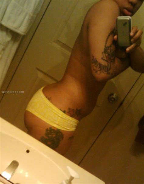Sexy Girls With Tattoos 09 Shesfreaky