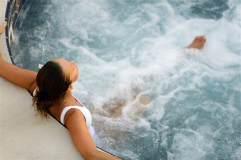 Winter Hot Tub Must Know Tips Canadian Home Leisure