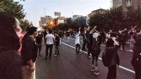 تفاوت‌ها و شباهت های اعتراضات ۱۴۰۱ با سه اعتراض سراسری گذشته Bbc News فارسی