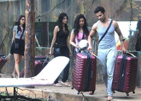 Bigg Boss 8 Contestants Perform Task To Release Their Luggage On Day 1 Ndtv Movies