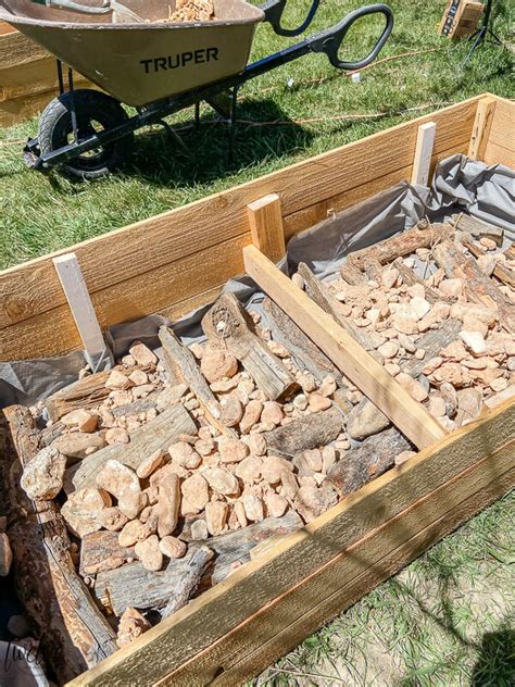To learn about the best raised garden beds on amazon, read our review below. How to Fill a Raised Garden Bed and Save on Soil - Twelve ...