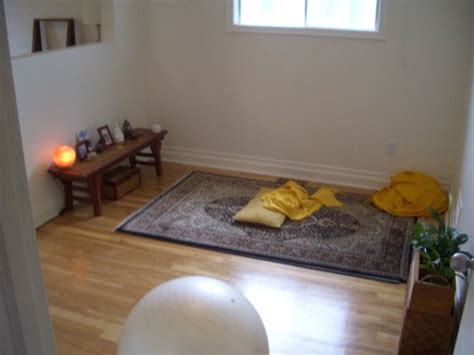 After 4 years of traveling + yoga here's the best of the best! basic elements of a meditation corner: yoga mat instead of ...