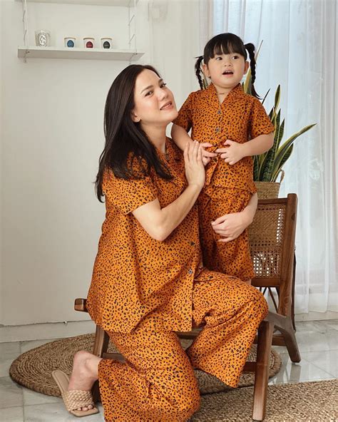 Maybe you would like to learn more about one of these? 6 OOTD Piyama ala Selebriti Saat Pandemi, Siapa Paling Trendi?