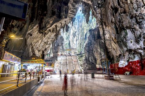 Meskipun anda perlu berkongsi satu kenderaan dengan pengguna lain, namun ianya masih boleh dianggap selesa. 10 Tempat Wisata di Kuala Lumpur yang Gratis dan Seru