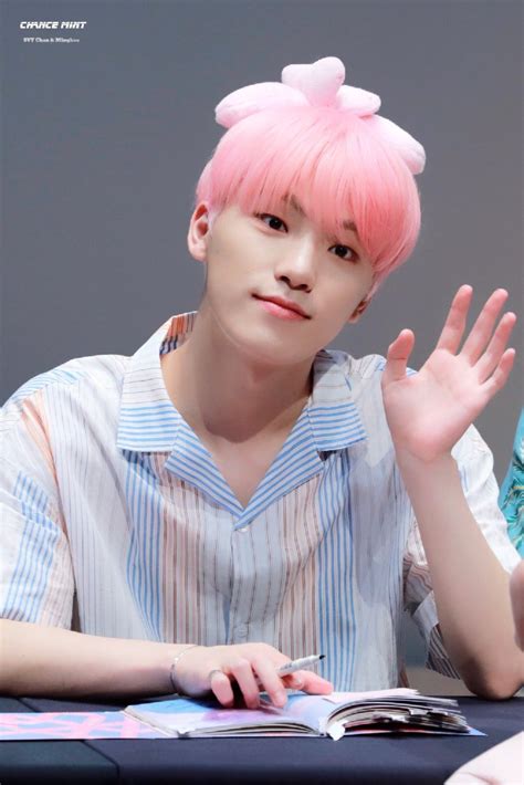 Jeonghan wonwoo seungkwan dino seventeen carat seventeen seventeen debut seventeen the8 hoshi hip hop. 180721 Seventeen YMMD Fansign at S-Plex Center #세븐틴 ...
