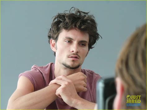 Photo Shiloh Fernandez Jj Spotlight Behind The Scenes Exclusive Pics Photo Just