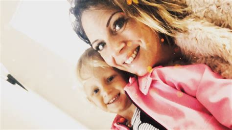 Nach dem tod ihres ehemannes feierte sie mit ihren kindern zum ersten mal weihnachten und silvester ohne ihn. So verbringen Daniela Büchner und ihre Kinder Weihnachten ...