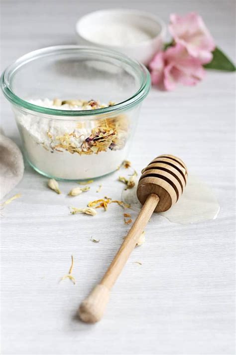 Add two teaspoons of vegetable oil into the mixture. Rice Flour Face Scrub | Recipe | Oily skin care, Skin mask ...