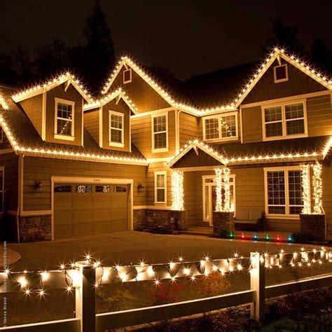 Decorating windows with diy christmas decorations and shining balls is a very good omen. Outdoor Christmas Decorating Ideas