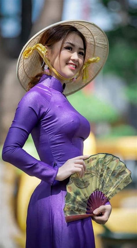 Pin On Vietnamese Ladies In Traditional Clothing áo Dài