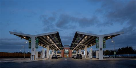 Uk Opens First Fully Electric Vehicle Service Station Powered By Solar