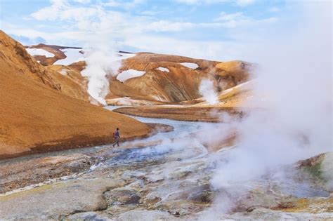 Premium Photo Moon Landscape From Iceland Hiking In Kerlingafjoll