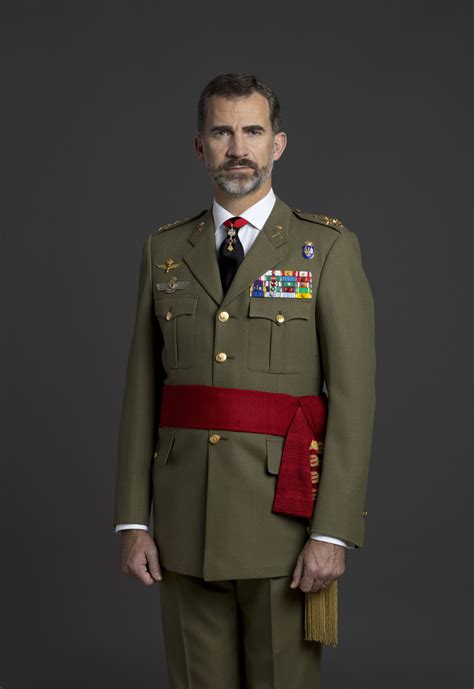 ️uniformes militares españoles gala y especial relevancia en el ejército de tierra el corte