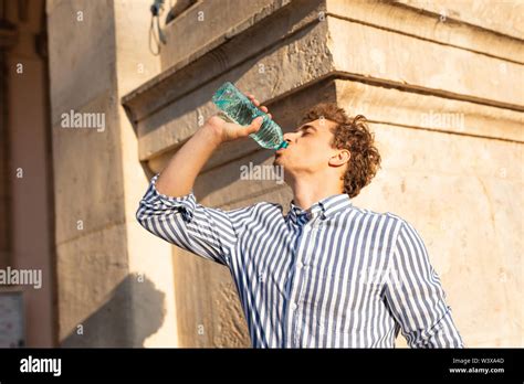 The Thirsty Man Hi Res Stock Photography And Images Alamy