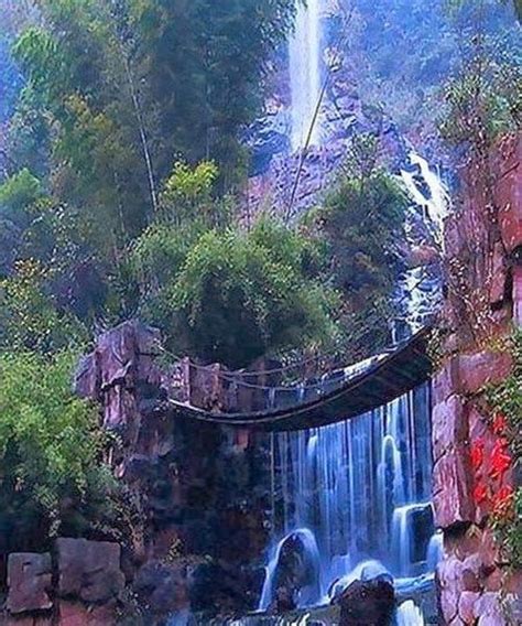 Beautiul Baofeng Lake Waterfall Zhangjiajie China Full Dose