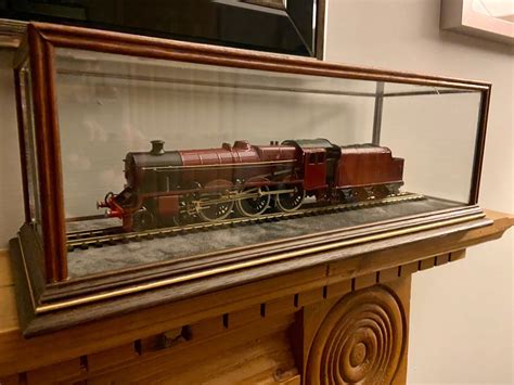Model Train On Display Dsc Showcases