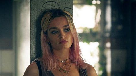Margot Robbie İle Kıyaslanan Sex Education Dizisinin Asi Güzeli Emma Mackey