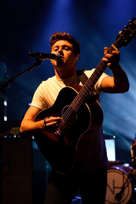 August 31 Niall Performing At Flicker Sessions London Performance