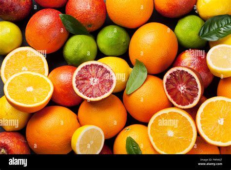 Fresh Citruses Oranges Lemons And Limes Top View Stock Photo Alamy
