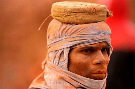 Workers At Nepal Brick Factory Earn £11 A Day Carrying 14 Blocks On