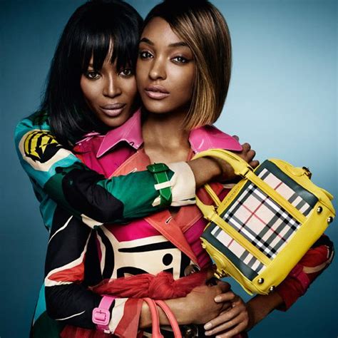 Naomi Campbell And Jourdan Dunn Cuddle Up For Burberrys Latest Campaign