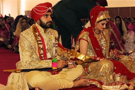 Evergreen 15 Indian Wedding Photos That Show How Differently Marriage