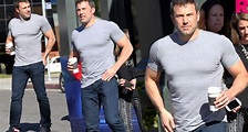 Ben Affleck weight, height and age. We know it all!