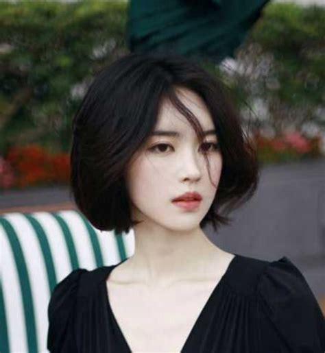 Korean men have thick and healthy hair thus they are able to pull off any hairstyle. 2018-2019 Korean Haircuts For Women - Shapely Korean Hairstyles