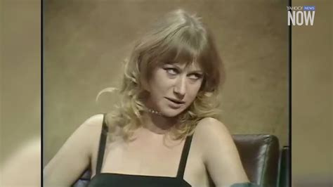 Flashback Helen Mirren Shuts Down Sexist Questions In A Resurfaced 1975 Interview Helen