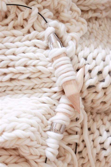 8 Diy Chunky Knit Blanket Tutorials The Cottage Market