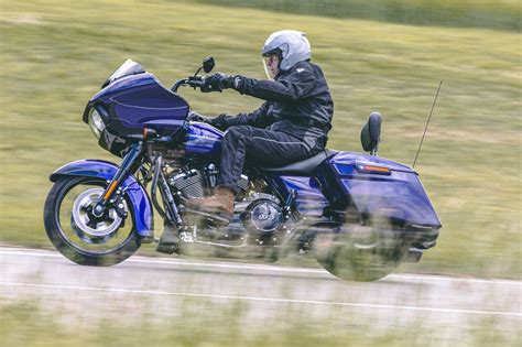 Обзор honda goldwing 1800 рестайлингmaxx savage. Harley-Davidson Road Glide Special vs. Honda Gold Wing ...