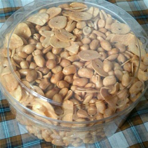 Siapkan krecek, masukkan ke dalam mangkuk, beri air yang banyak dan biarkan. Jual kacang tanah goreng di lapak ryan nuridah267