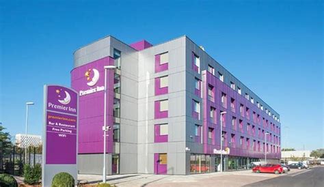 By day, there's lots to explore along clapham high street with its bustling bars, restaurants and quietly chic boutiques, while leafy green clapham common and battersea park are perfect for a family picnic. PREMIER INN LONDON EDMONTON HOTEL - Updated 2019 Prices ...