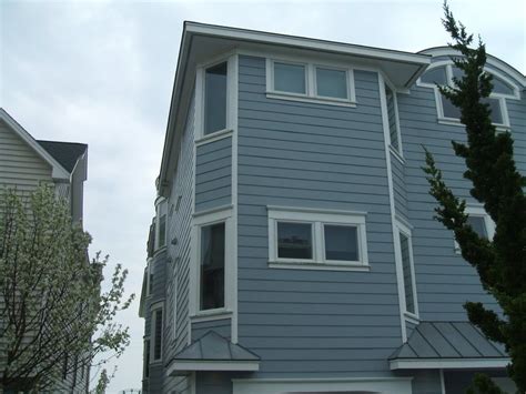 I just had my hardiplank cement planks installed on my new house and a month later a windstorm blew my siding is over 20 years old, and was installed without flashing. Installing Fiber Cement Siding Over Existing Siding ...