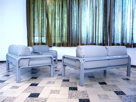 Il divano a due posti è il divano 2.0, che coniuga comfort ad un potenziale interattivo. Divani a due posti in pelle di Gae Aulenti per Knoll ...