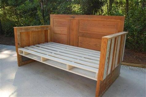 Diy Upcycled Pallet Wood Daybed