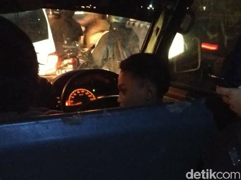 Foto Sopir Angkot Masih Bocah Di Bandung Ini Jadi Viral