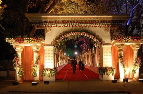 A deco exclusively by, mayura creations, biggest breakthrough in wedding decoration industry, full mega decoration occupying of 20,000 sq feet hall space. Indian Weddings - Lovely Entrance good use of light ...
