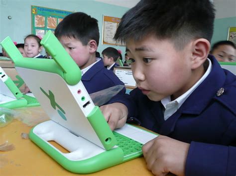 Technology To Improve Social And Emotional Learning Green And Write