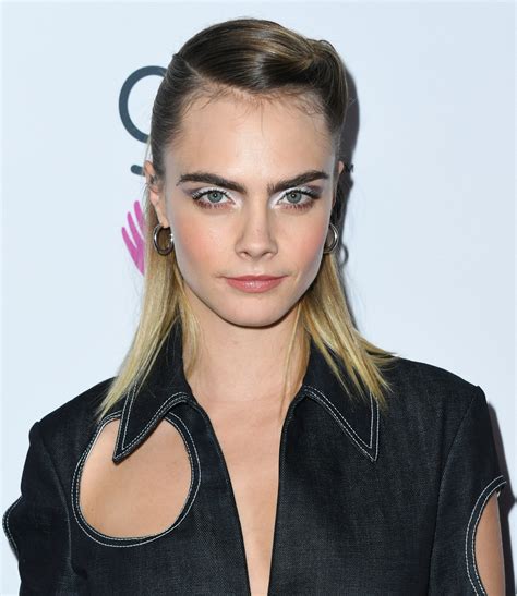 Cara Delevingnes Metallic Eye Makeup Was Made For Holiday Beauty