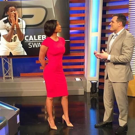 Meet The Beautiful Slim Thick Big Sports Reporter Taylor Rooks