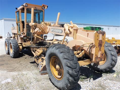 One of the most common sentiments from folks that work the the allen's and the champion team is that it felt like doing business with family. Champion 720 motor grader | Motor grader, Construction ...