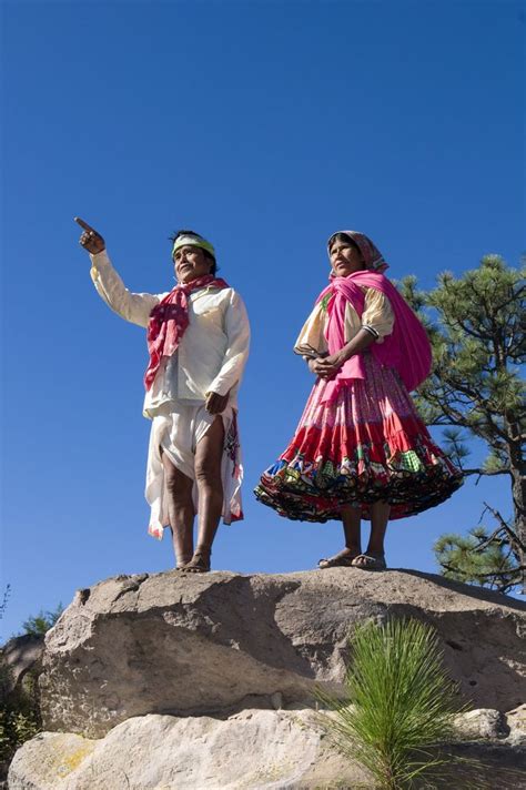 Rarámuris Con Vestimenta Tradicional Chihuahua Mexico Mexico Culture