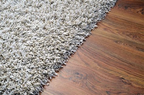 Teppich auf teppich zu verlegen ist häufig leider keine gute lösung, wenn sie sich einen neuen fußbodenbelag wünschen. Teppich rutscht auf Laminat » Was können Sie dagegen tun?