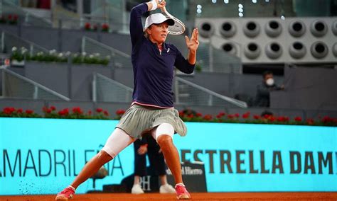 Born 31 may 2001) is a polish professional tennis player. Iga Swiatek Downs Siegemund To Set Barty Showdown In ...