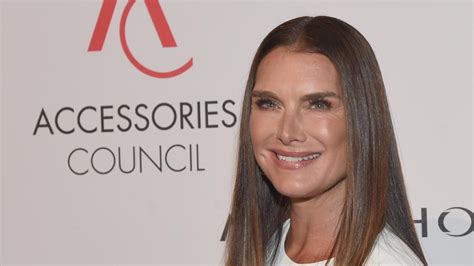 Brooke Shields Starts Work On Law And Order Svu See Her On Set With