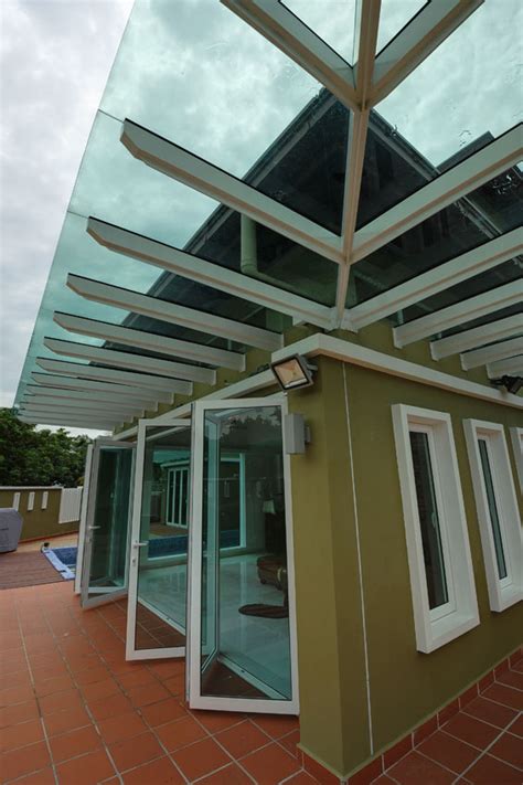 Glass canopy create a stunning entrance and are mostly used in office or commercial buildings. Good Design Glass Canopy | Inpro Concepts Design