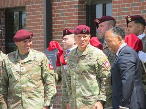 82nd Airborne Division Inducts 12 Into Hall Of Fame