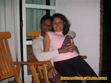 එහෙන් මෙහෙන් ඇහෙන ගොසිප් Sri Lankan Honeymoon Couple Leaked Photo