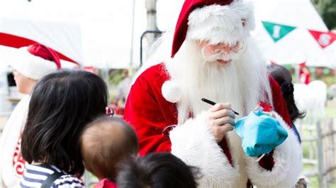 Santas Holding A Meeting In Amakusa Glico Global Official Site